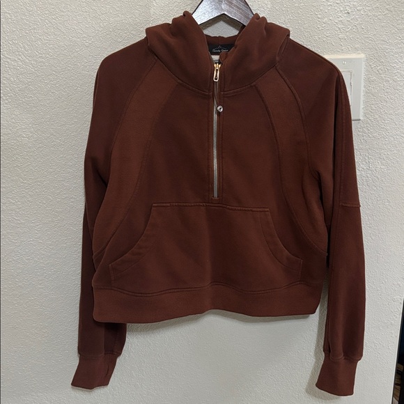 Trendy Queen Tops - Trendy Queen Scuba Cropped half zip Hoodie Size Medium red brown